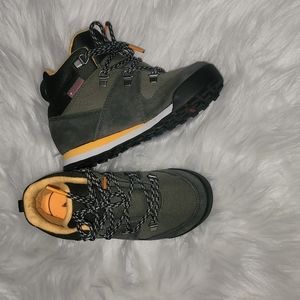 Adidas Unisex size 11 1/2 childs sneaker boots